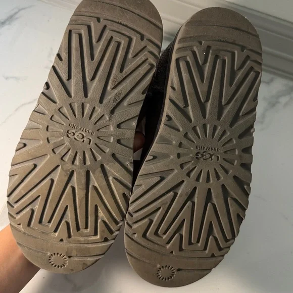 UGG Classic Short II grey boots - Picture 6 of 8